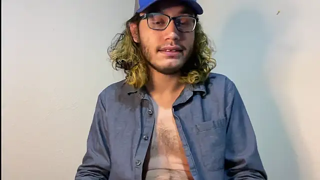 Snapshot of zacthefeetguy chatting on 1, 3, 2026 zacthefeetguy online show from 1, 3, 2026