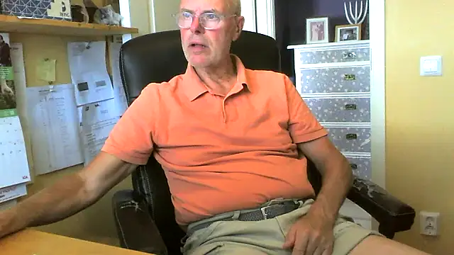 Snapshot of Klipparn chatting on 8, 6, 2026 Klipparn online show from 8, 6, 2026
