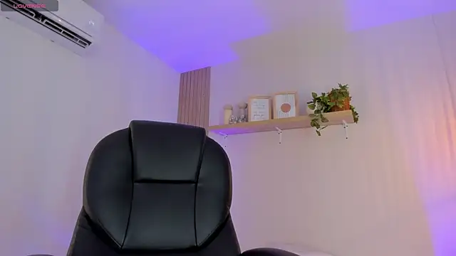 Cristalfoxy  online show from 7, 1, 2026