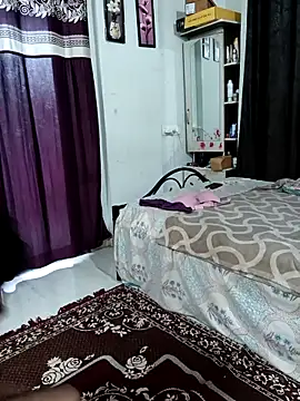 Beautiful couple 70 online show from 27, 9, 2025