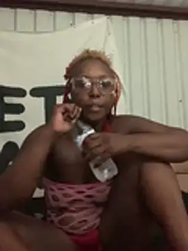 CinnaCakesss online show from 23, 7, 2026