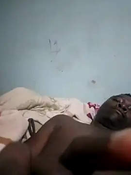 Snapshot of Mrhugeblack chatting on 29, 10, 2025 Mrhugeblack online show from 29, 10, 2025