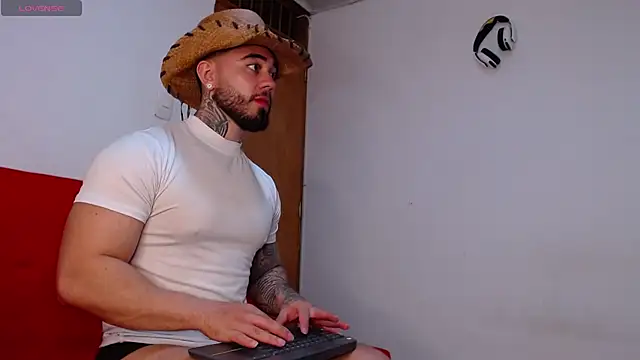 Snapshot of tommyblessd1 chatting on 19, 11, 2025 tommyblessd1 online show from 19, 11, 2025