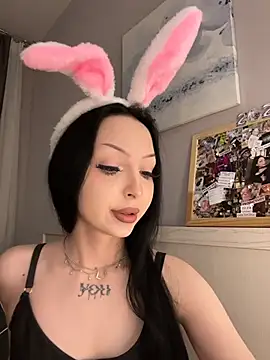 Lina Thornton  online show from 4, 4, 2026