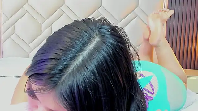 MiaaFarrel online show from 21, 11, 2025