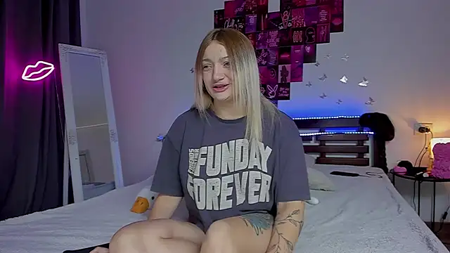 MikkiShowww online show from 20, 10, 2025