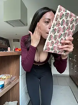 Teparolaverga1990 online show from 14, 4, 2026