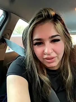 BrunetteBrat-xo online show from 28, 10, 2025