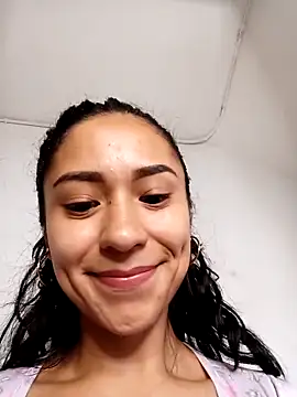 Liahdiaz  online show from 2, 12, 2025