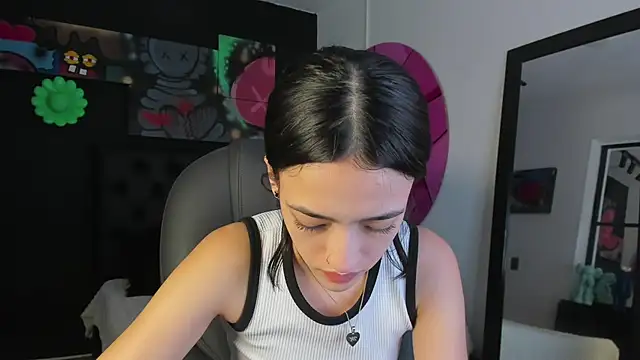 Snapshot of miIa_bratz chatting on 8, 5, 2026 miIa bratz online show from 8, 5, 2026