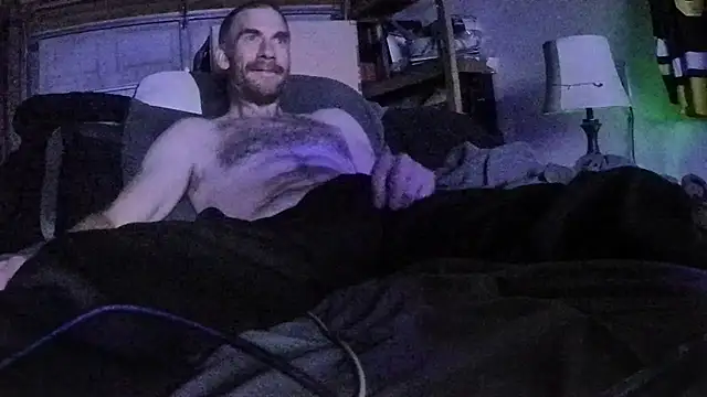 Snapshot of Tiggitytomociti chatting on 9, 11, 2025 Tiggitytomociti online show from 9, 11, 2025