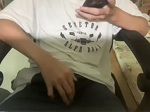 Snapshot of Alextran1002 chatting on 18, 12, 2025 Alextran1002 online show from 18, 12, 2025