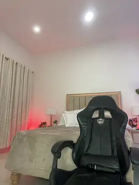 Snapshot of Kendra_C chatting on 4, 7, 2026 Kendra C online show from 4, 7, 2026