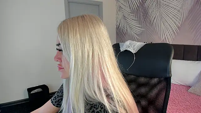 Snapshot of Kira_Key chatting on 28, 9, 2025 Kira Key online show from 28, 9, 2025