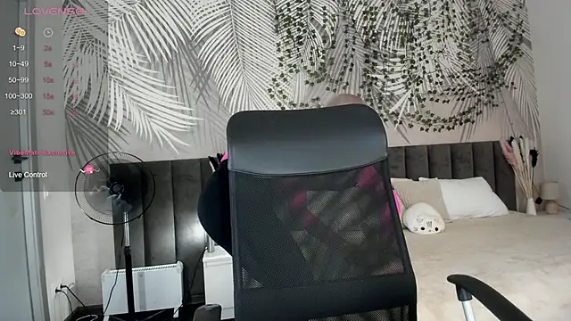 Kira Key online show from 27, 2, 2026