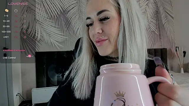 Kira Key online show from 13, 3, 2026