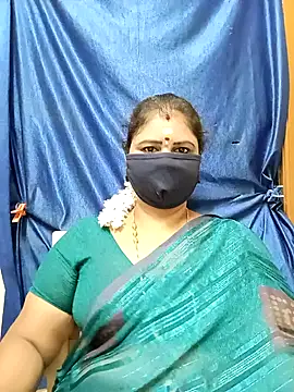 Snapshot of sushma26 chatting on 26, 9, 2025 sushma26 online show from 26, 9, 2025