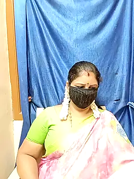 Snapshot of sushma26 chatting on 3, 10, 2025 sushma26 online show from 3, 10, 2025