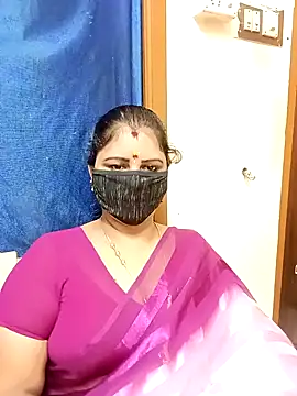 Snapshot of sushma26 chatting on 26, 10, 2025 sushma26 online show from 26, 10, 2025