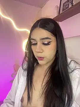 Zoe Serrat online show from 2, 10, 2025