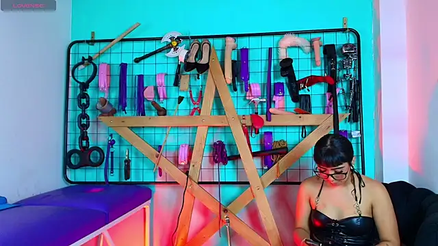 Snapshot of Mrmia_bdsm_extreme chatting on 17, 12, 2025 Mrmia bdsm extreme online show from 17, 12, 2025