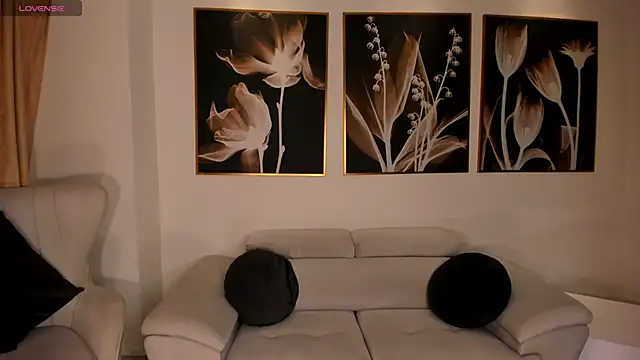 LeahNovac online show from 26, 9, 2025