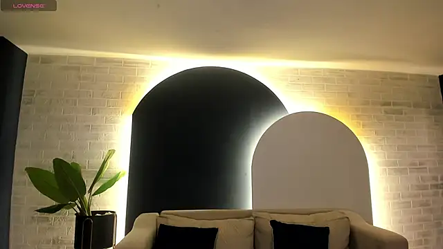 LeahNovac online show from 29, 9, 2025