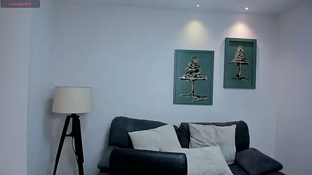 LeahNovac online show from 19, 10, 2025