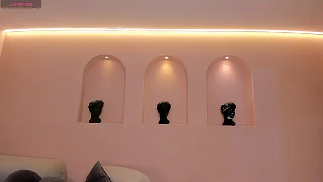 LeahNovac online show from 25, 10, 2025