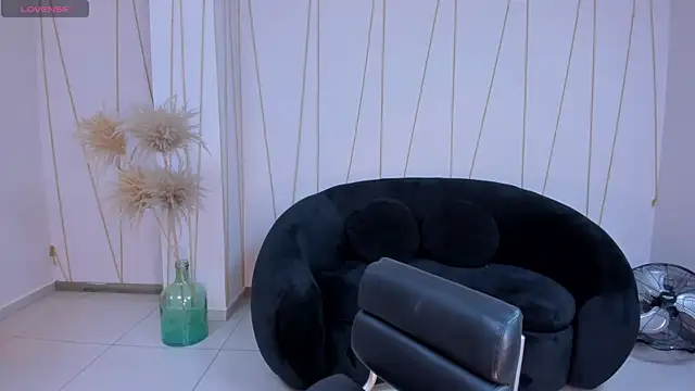 LeahNovac online show from 18, 11, 2025