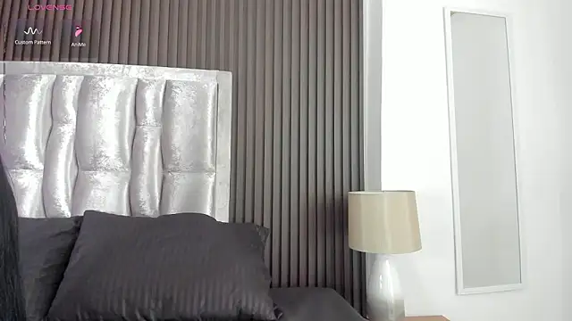 Snapshot of Zahra_milks chatting on 8, 3, 2026 Zahra milks online show from 8, 3, 2026