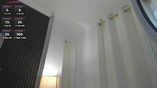 Snapshot of Zahra_milks chatting on 4, 4, 2026 Zahra milks online show from 4, 4, 2026