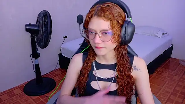 Snapshot of Birdie_0 chatting on 9, 9, 2025 Birdie 0 online show from 9, 9, 2025