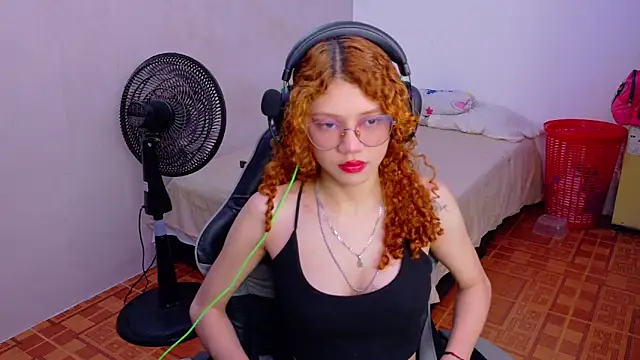 Snapshot of Birdie_0 chatting on 16, 9, 2025 Birdie 0 online show from 16, 9, 2025