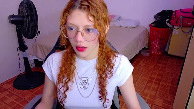 Snapshot of Birdie_0 chatting on 17, 9, 2025 Birdie 0 online show from 17, 9, 2025