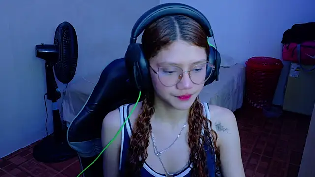 Snapshot of Birdie_0 chatting on 20, 9, 2025 Birdie 0 online show from 20, 9, 2025