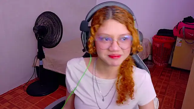 Snapshot of Birdie_0 chatting on 22, 9, 2025 Birdie 0 online show from 22, 9, 2025