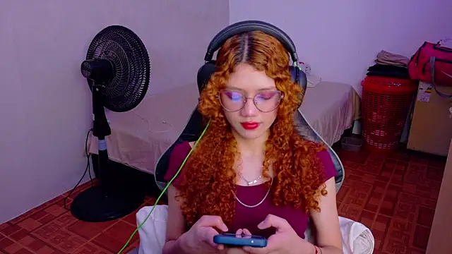 Snapshot of Birdie_0 chatting on 23, 9, 2025 Birdie 0 online show from 23, 9, 2025