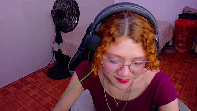 Snapshot of Birdie_0 chatting on 23, 9, 2025 Birdie 0 online show from 23, 9, 2025