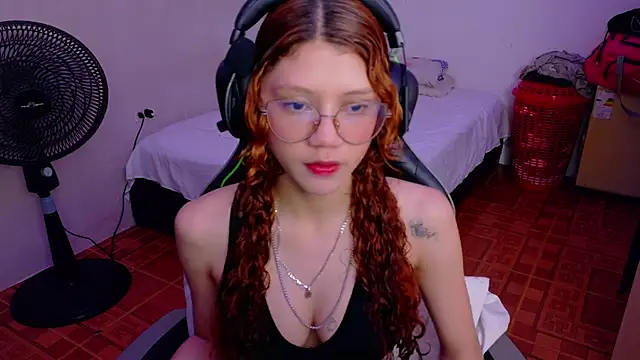 Snapshot of Birdie_0 chatting on 25, 9, 2025 Birdie 0 online show from 25, 9, 2025