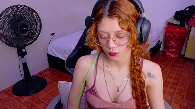 Snapshot of Birdie_0 chatting on 26, 9, 2025 Birdie 0 online show from 26, 9, 2025