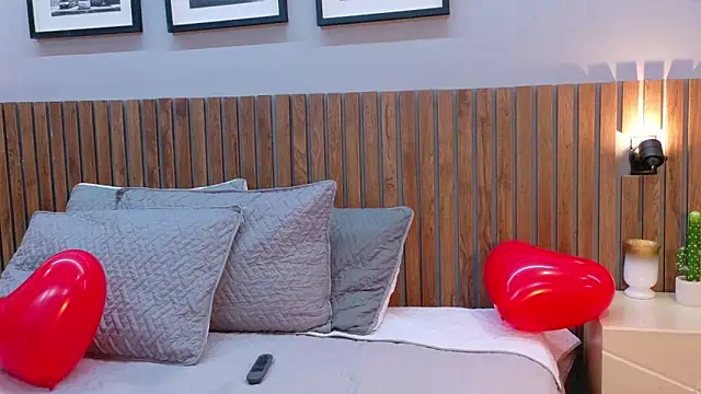 Snapshot of luna_roja25 chatting on 17, 2, 2026 luna roja25 online show from 17, 2, 2026