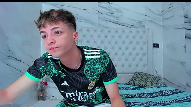 Ari and Storm online show from 22, 11, 2025