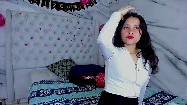 Ari and Storm online show from 6, 4, 2026