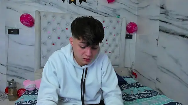 Ari and Storm online show from 10, 4, 2026