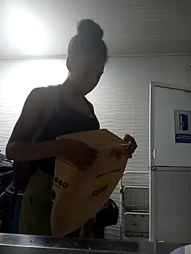 AmiraMorgan online show from 22, 9, 2025