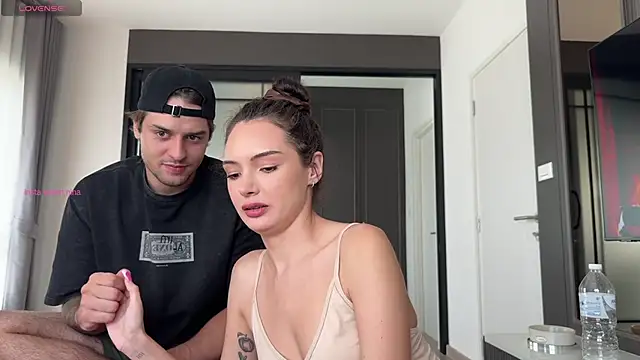 Snapshot of elisonni_ chatting on 18, 11, 2025 elisonni online show from 18, 11, 2025