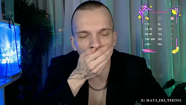 Snapshot of frozen_boy chatting on 17, 11, 2025 frozen boy online show from 17, 11, 2025