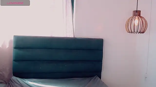 Madiso Santiel online show from 4, 12, 2025