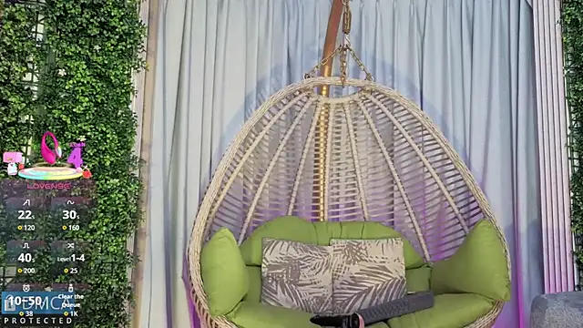 Kiara Zahiri   online show from 4, 11, 2025